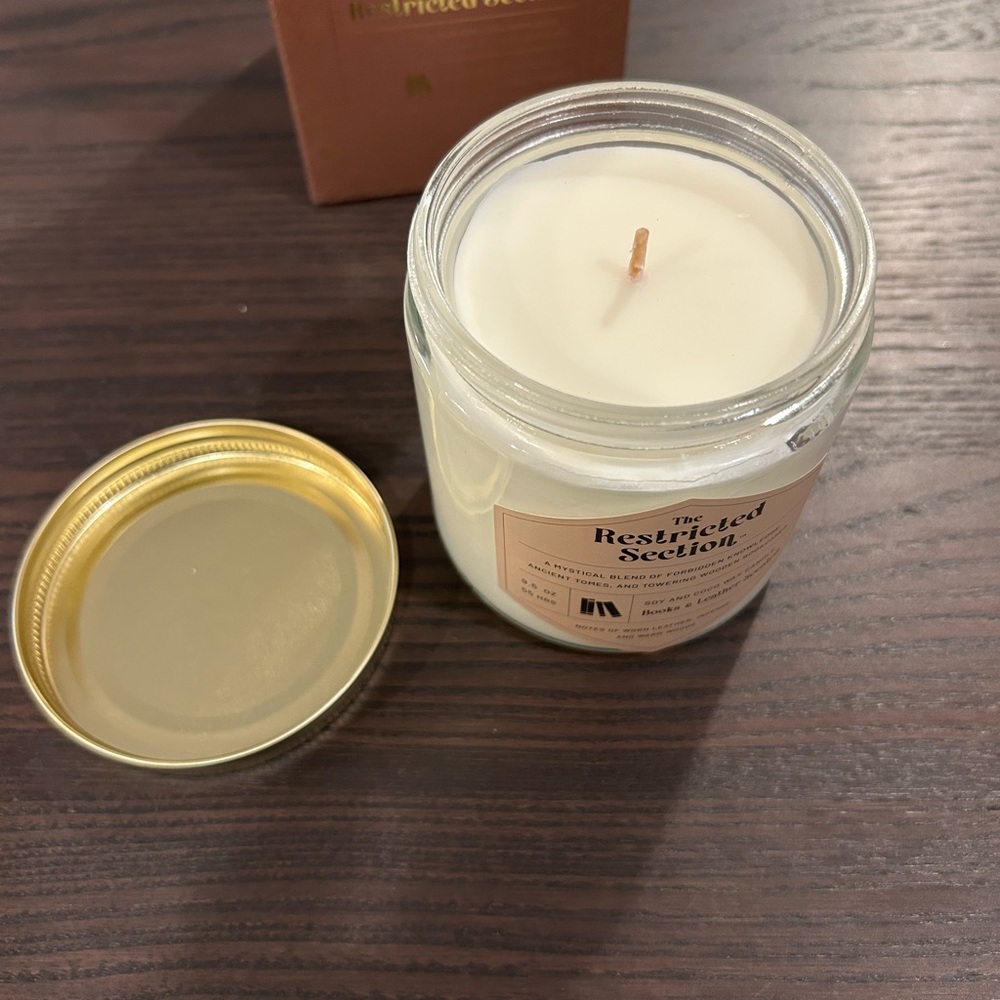 Harry Potter: The Restricted Section Scented Candle [Barnes and Noble Exclusive] - Picture 10 of 10